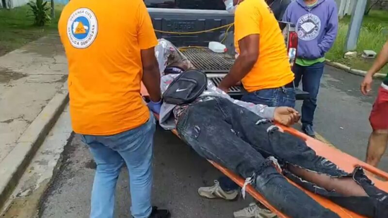 Dos jóvenes resultaron gravemente heridos al deslizarse la motocicleta que estos transitaban en la altura del K/2 de la carretera Hato Mayor-Sabana de la Mar