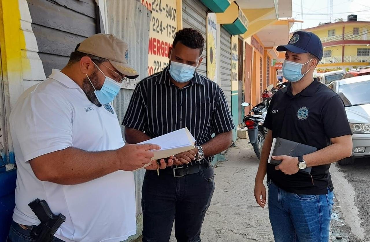 Fiscalía requiere cabo de la policía que amenazó periodista de Telenoticias en Yamasá