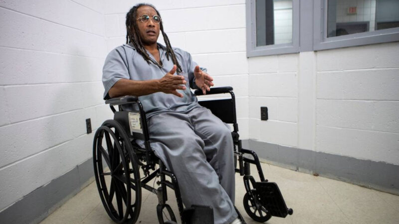 Liberan preso condenado por error en Estados Unidos tras pasar 43 años encarcelado