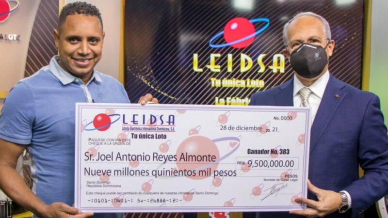 Mecánico recibe 9.5 millones de premio dividido del Loto