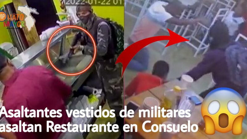 (VIDEO) Asaltantes vestidos de militares atracaron Restaurante Finix Express en Consuelo; uno de los propietarios despoja de su arma a uno de los delincuentes