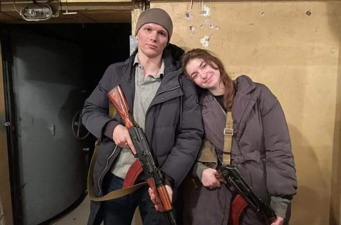 Se casaron horas antes de empezar la guerra entre Rusia y Ucrania, decidieron defender su país como luna de miel