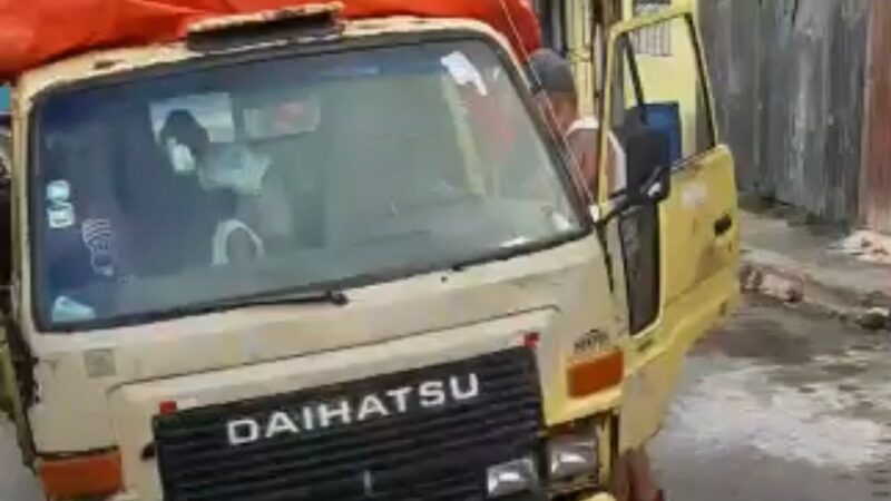 Desconocidos roban camión Daihatsu en Villa Canto, Hato Mayor del Rey