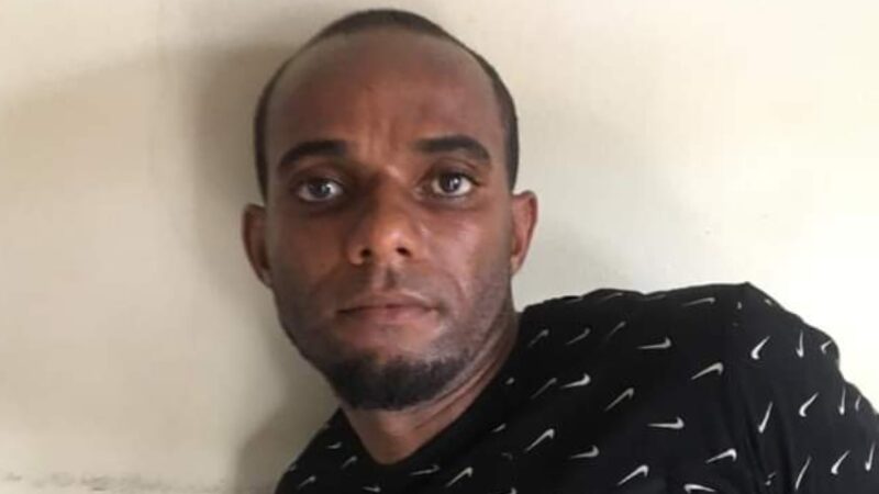 (VIDEO) Muere de un presunto dolor de cabeza reo que fue condenado a 20 años de prisión, por robo a Banco de Reservas en Sabana de la Mar