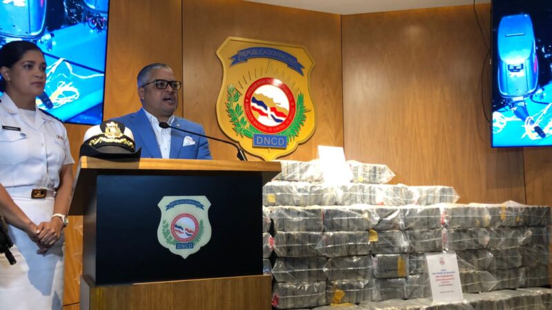 DNCD arresta dos personas e incauta 700 paquetes de cocaína en San Pedro de Macorís