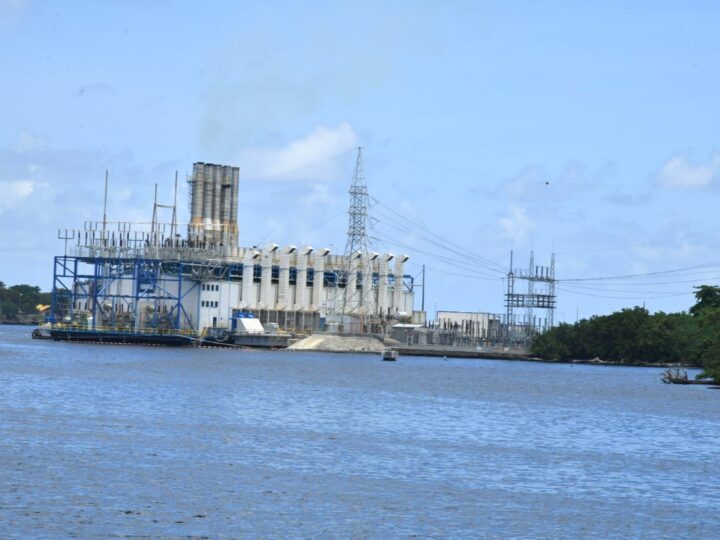Diputados del DN y SDE favorecen barcazas eléctricas sobre río Ozama sean retiradas