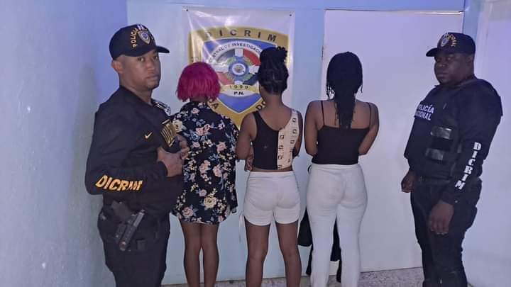 Policía captura a tres mujeres acusadas de asaltar taxista al que abordaron en Villa Mella, SDN