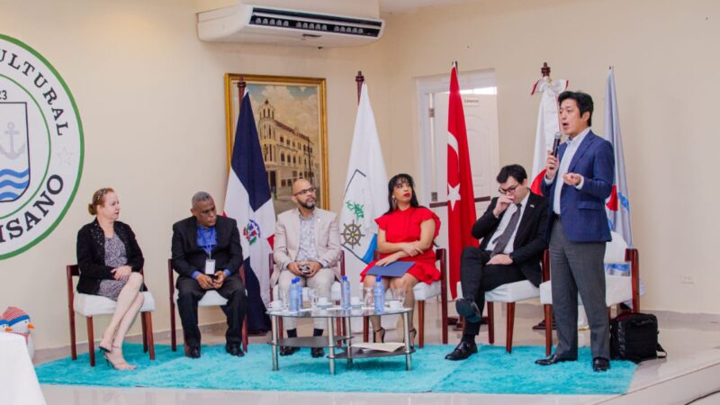 Alcaldía de SPM celebra con éxito primer panel “Las Relaciones Internacionales en la República Dominicana”