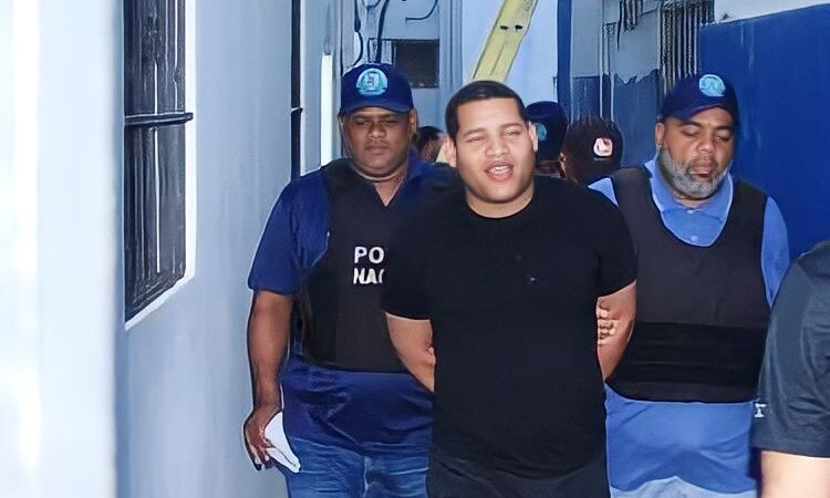 Arrestan a Mantequilla por supuesta estafa algunos inversionistas de 3.14