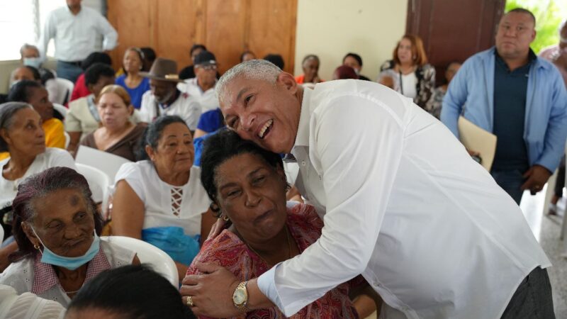Radhamés González, director OMSA, realiza fiesta a envejecientes en Día de la Altagracia