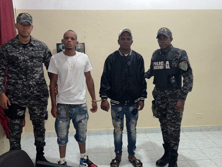 PN apresa dos presuntos delincuentes atracaron una banca de loterías en Hato Mayor del Rey
