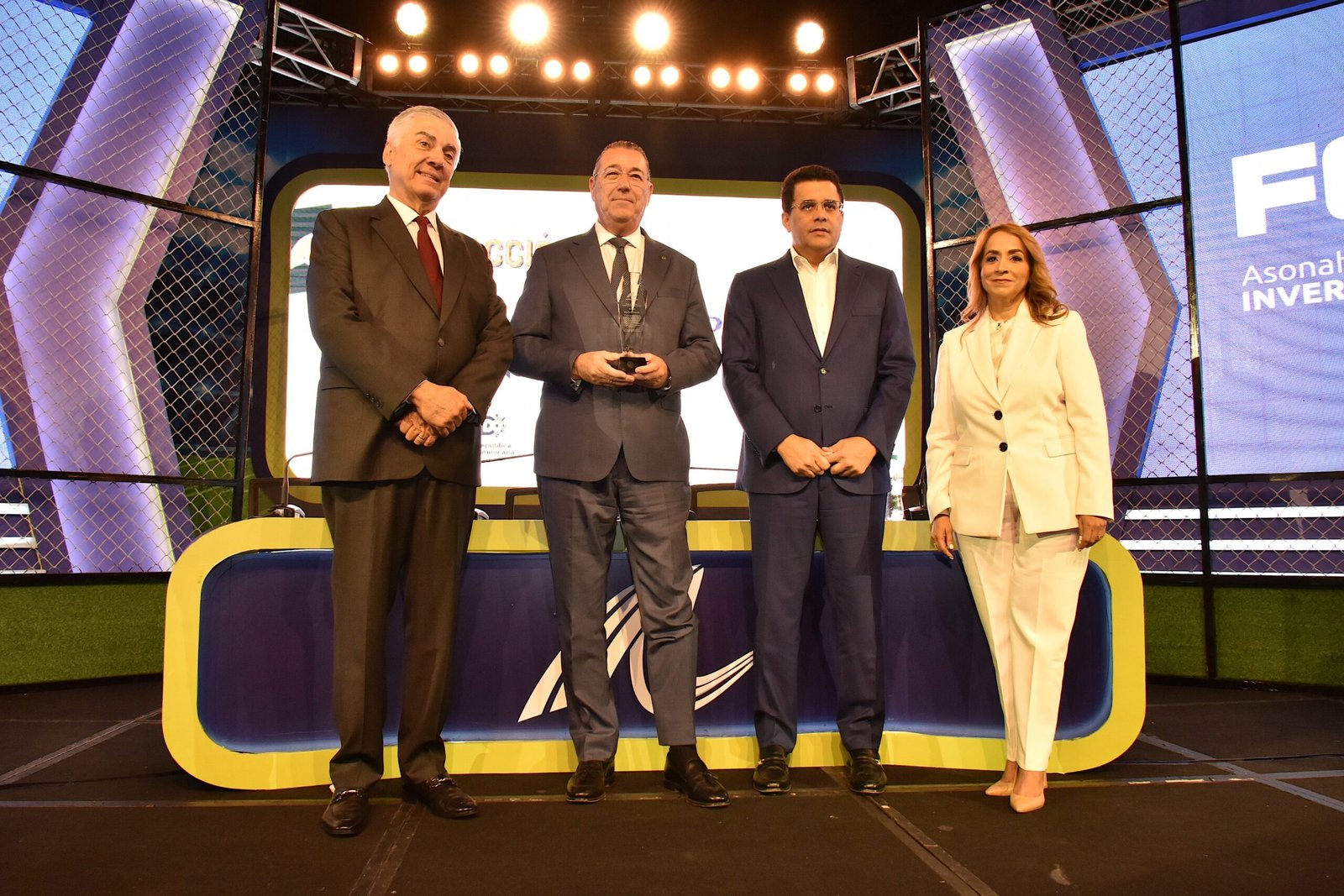 Vip Fhc Popular recibe el reconocimiento “Transacción del Año” en el Foro de ...